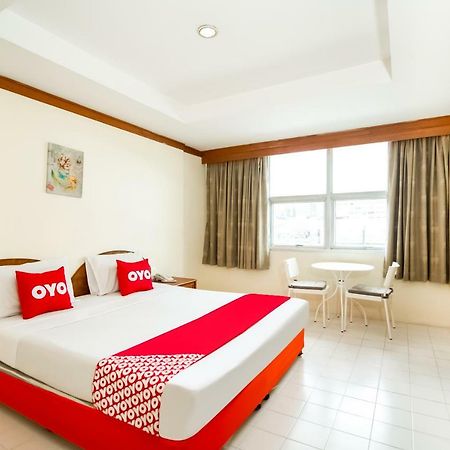 Oyo 320 Regent 2002 Guest House Phuket Extérieur photo