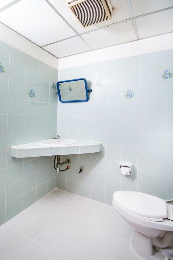 Oyo 320 Regent 2002 Guest House Phuket Extérieur photo