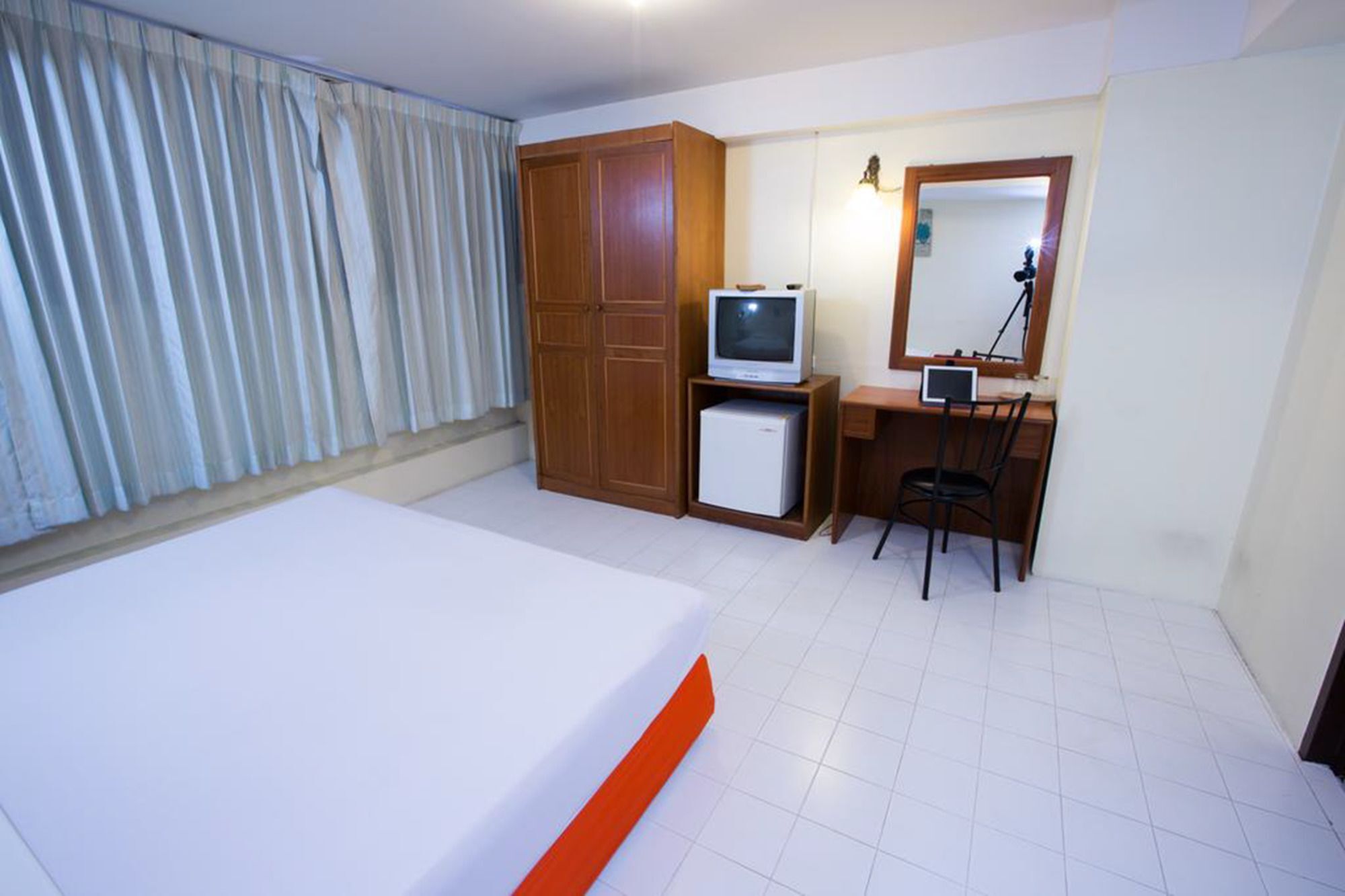 Oyo 320 Regent 2002 Guest House Phuket Extérieur photo