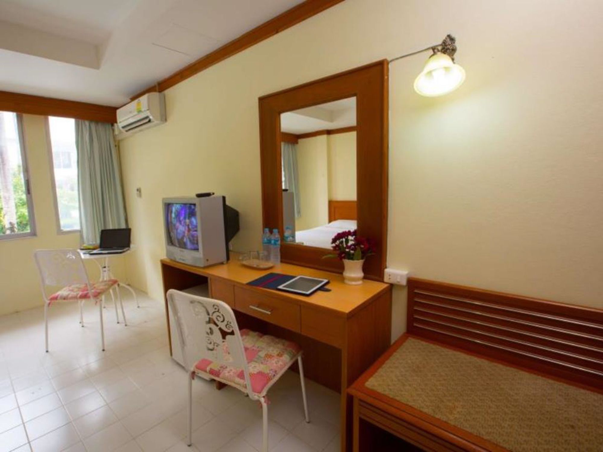 Oyo 320 Regent 2002 Guest House Phuket Extérieur photo