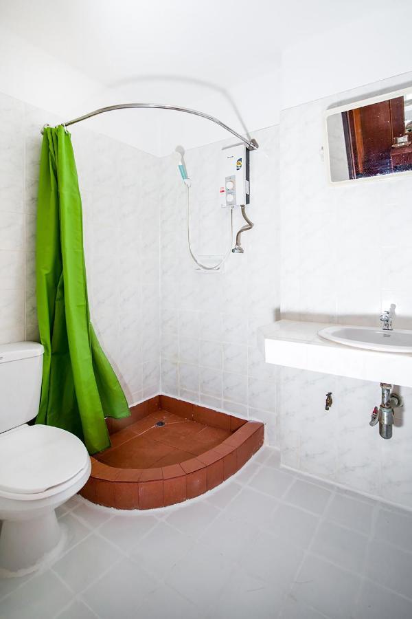 Oyo 320 Regent 2002 Guest House Phuket Extérieur photo